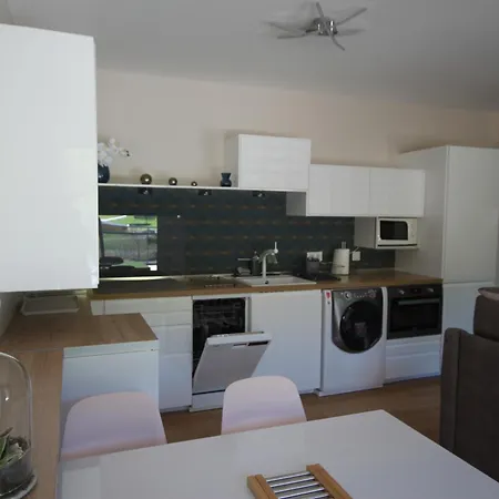 Avec Grande Terrasse Ensoleillée, Proche Thermes Et - Fr-1-858-22 Mont-Dore