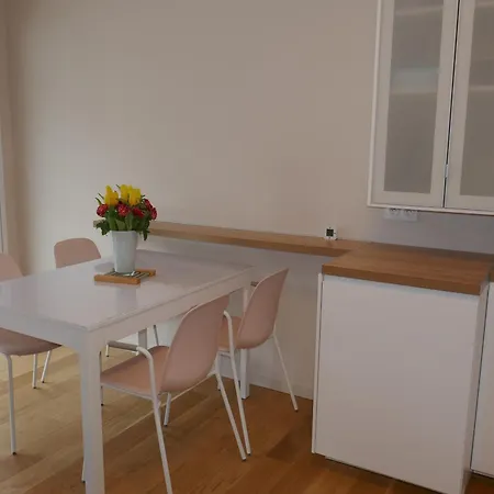 Avec Grande Terrasse Ensoleillee, Proche Thermes Et - Fr-1-858-22 *